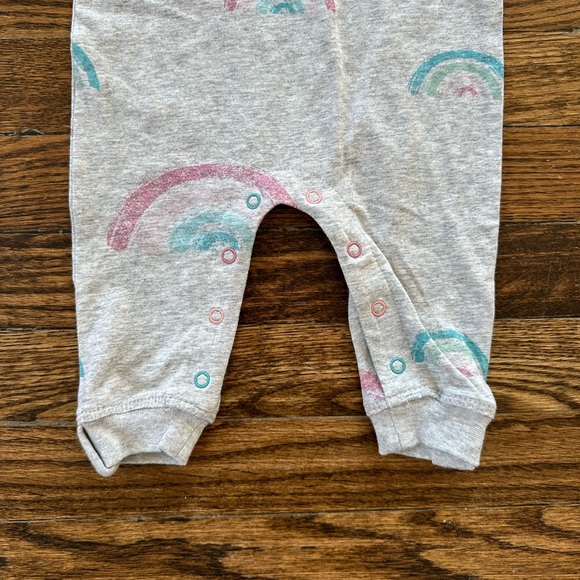 ✨NWT✨ Splendid Rainbow baby romper, size 3-6 months - Picture 2 of 6